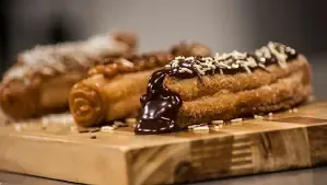 Capa: Churros e doces de barraquinha